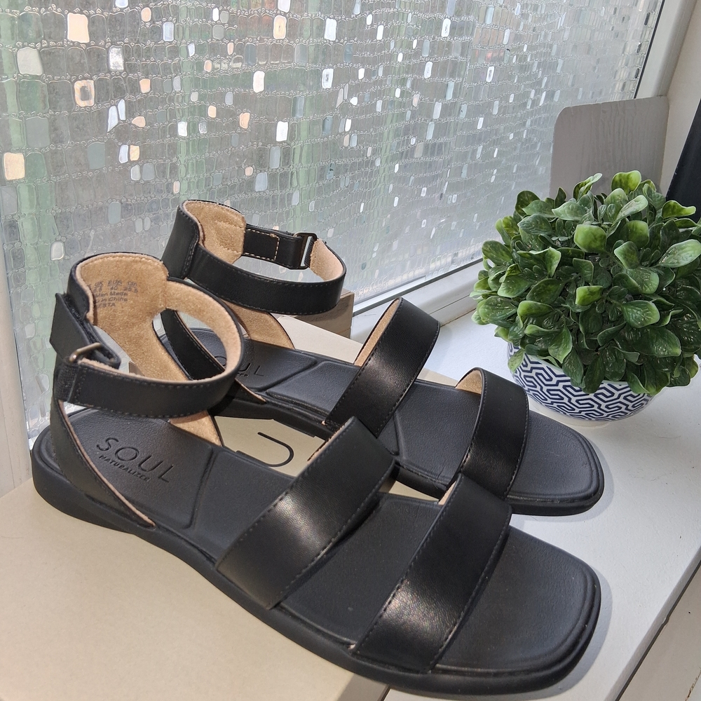 Naturalizer Black Strappy Sandals